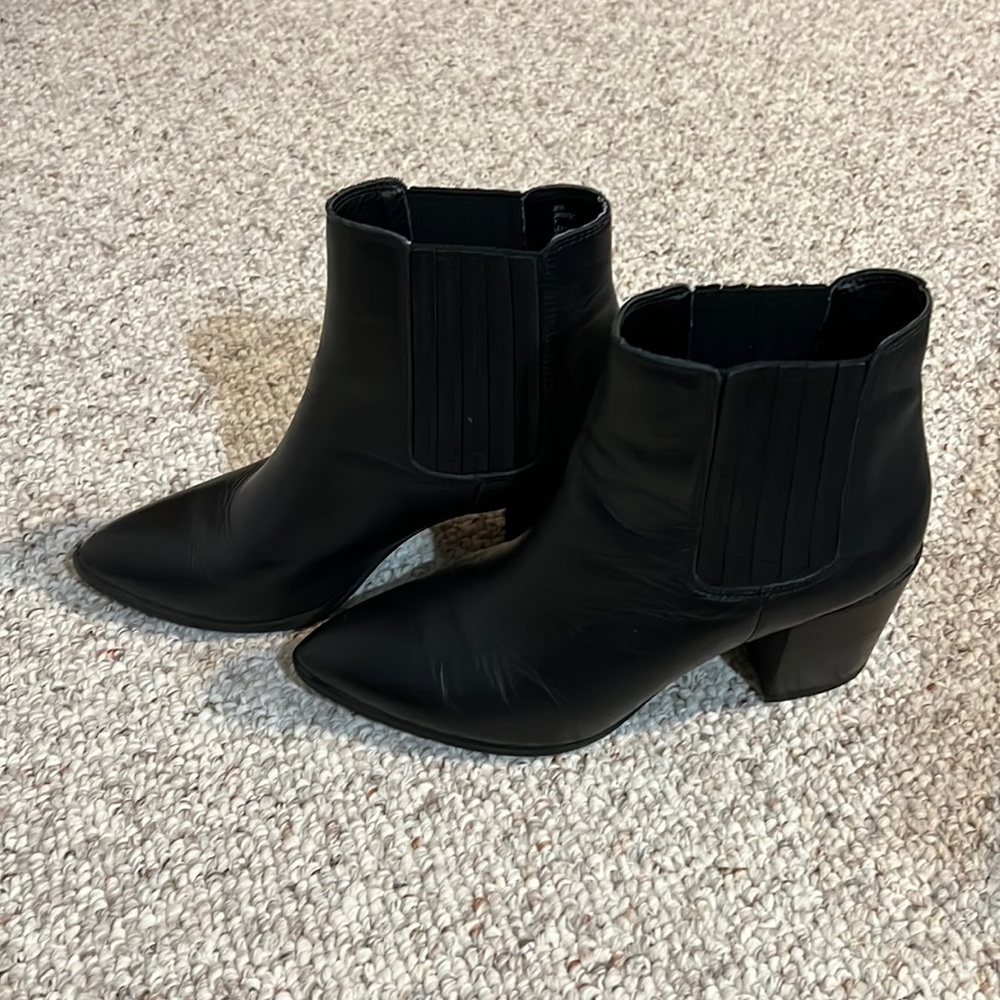 Black Steve Madden pull on ankle boots size 7